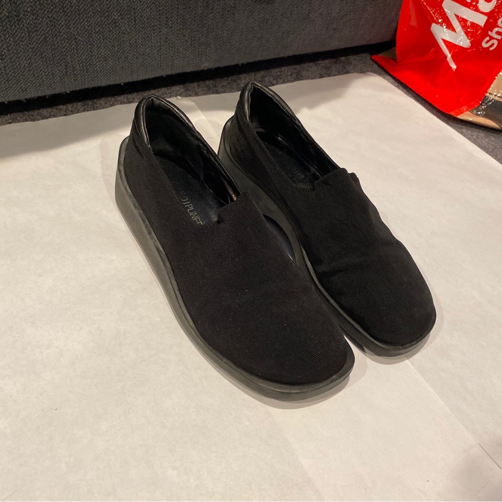 (1) Trendy Pair Of Black Donald J. Pliner Slip-On Loafers Women’s Size 8.5